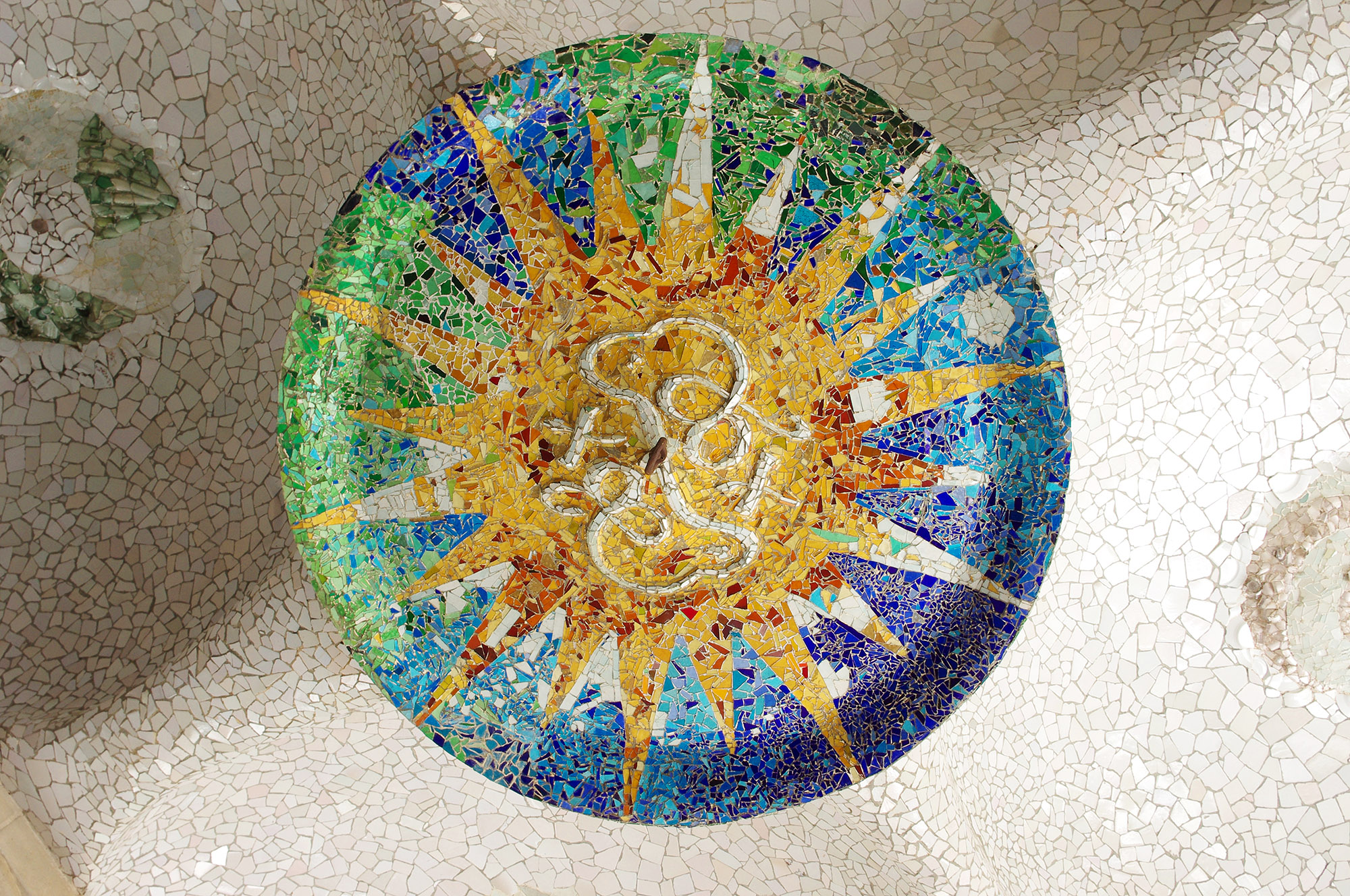福福堂ギャラリー上原 | ガウディが発見した破砕タイル（トレン 