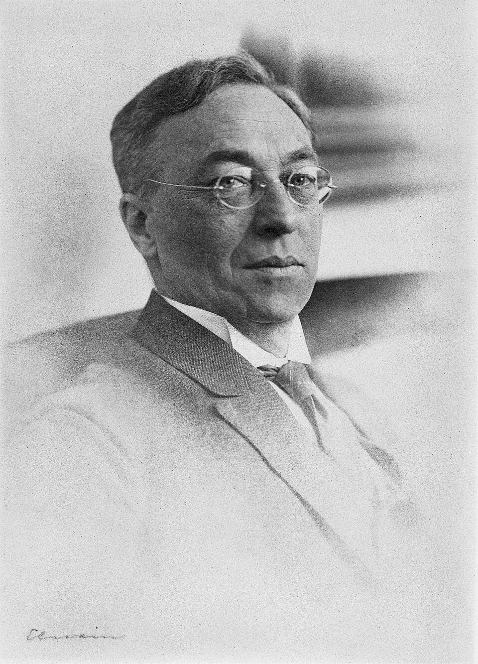 ワシリー・カンディンスキーの肖像写真　1925年頃
