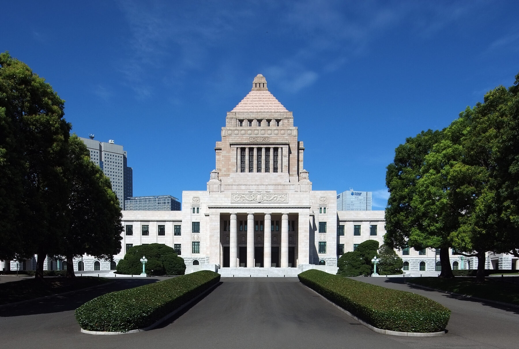 国会議事堂の中央塔尖塔 日本で見られるアール・デコ寄りの幾何学装飾