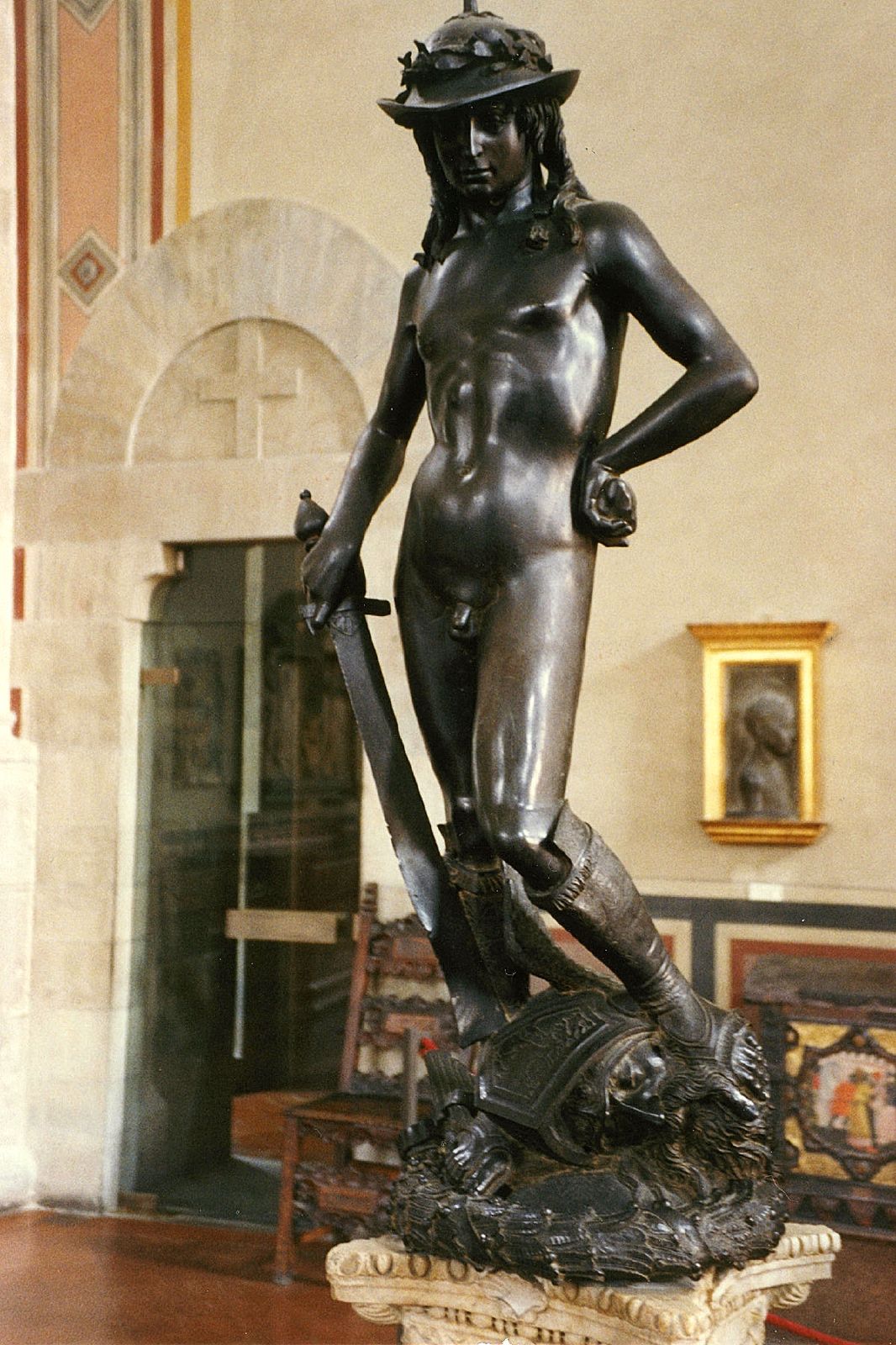 『ダヴィデ』 ドナテッロ 1440年頃 ブロンズ 高さ158cm バルジェッロ国立美術館所蔵。撮影:Patrick A. Rodgers、Wikimedia Commons、CC BY-SA 2.5、改変なし。