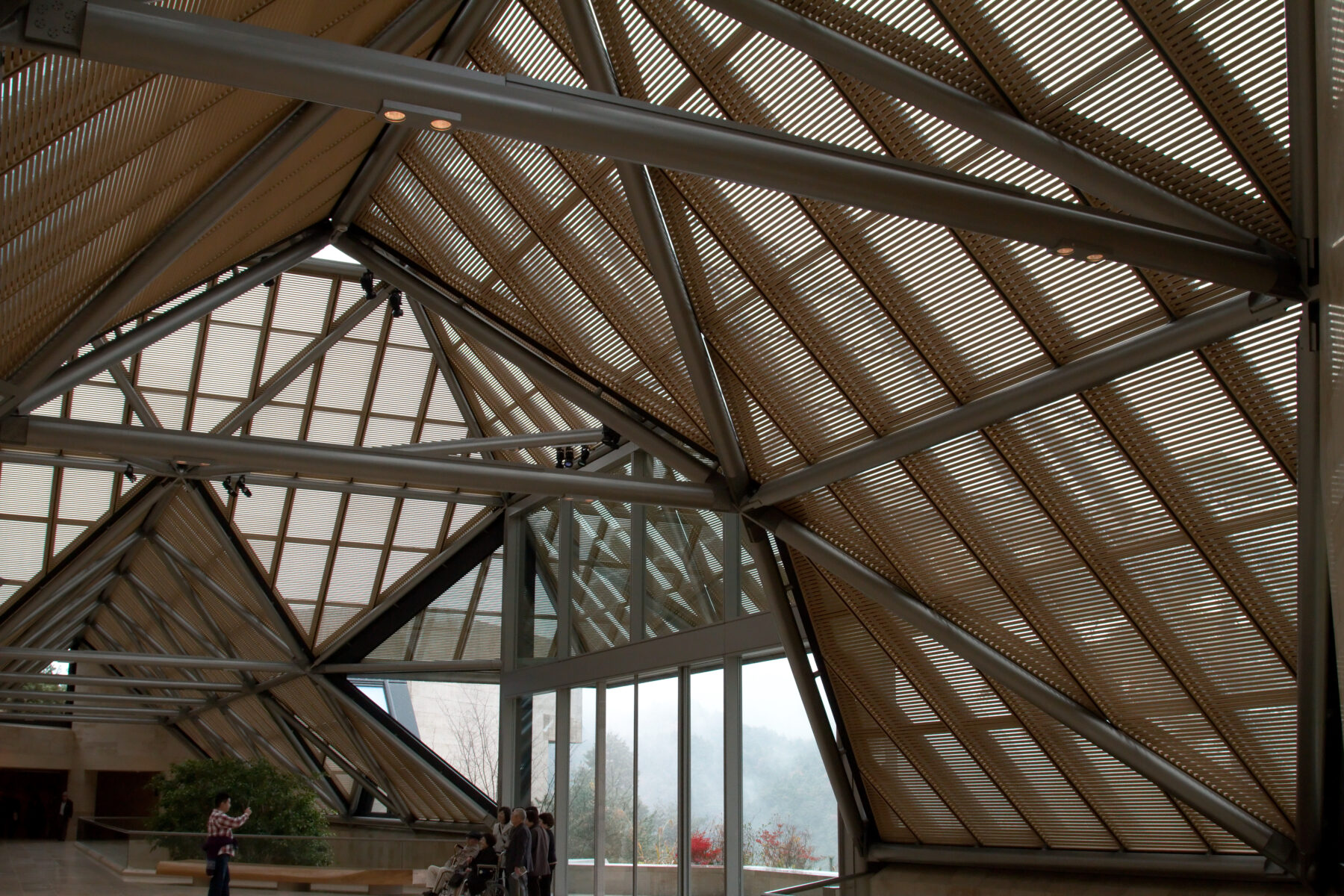 I・M・ペイ設計のMIHO MUSEUM。Photo：KimonBerlin ／ Wikimedia Commons ／ CC BY-SA 2.0