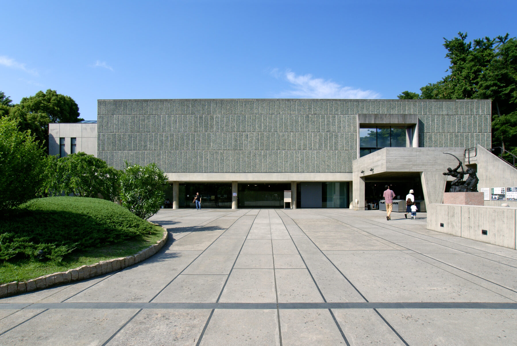 国立西洋美術館（東京都台東区上野公園）。1959年開館。松方コレクションを核に、西洋美術の流れを常設展で紹介しています。建築はル・コルビュジエ設計。