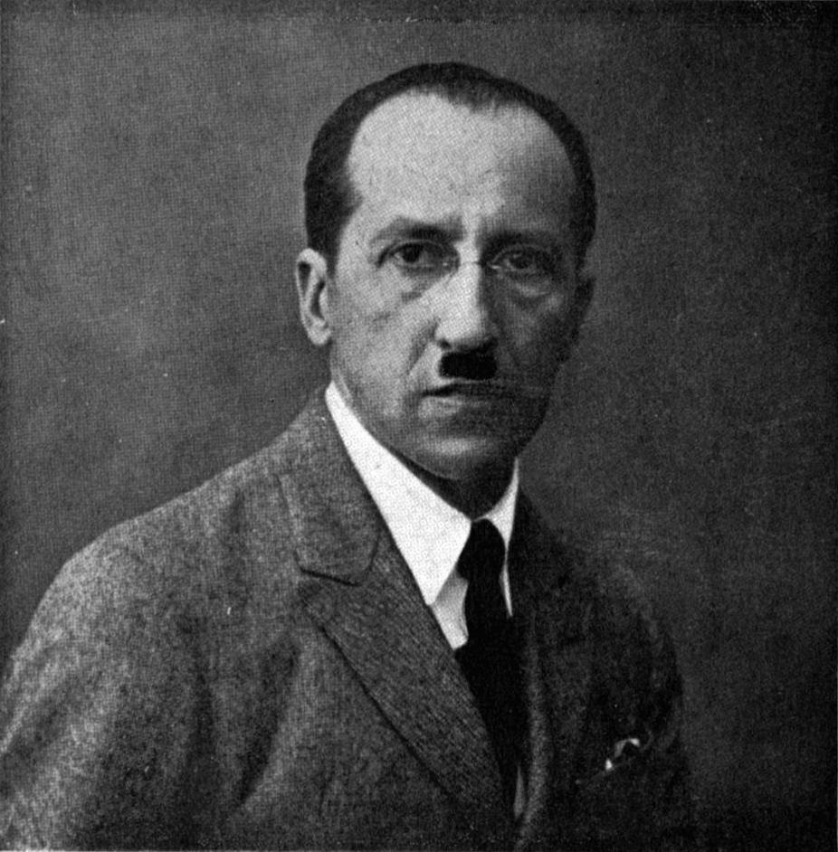 ピート・モンドリアンの肖像写真　1922年頃『デ・ステイル』掲載写真