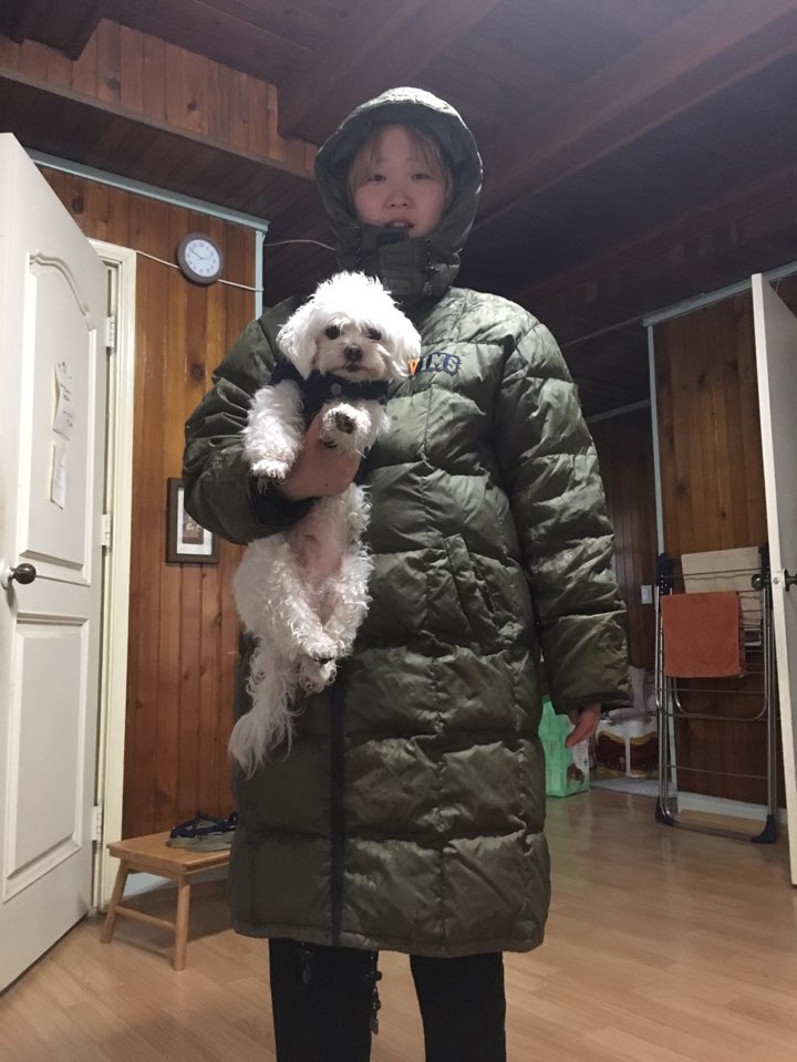 愛犬ムンゲとアーティストYeYeさん
