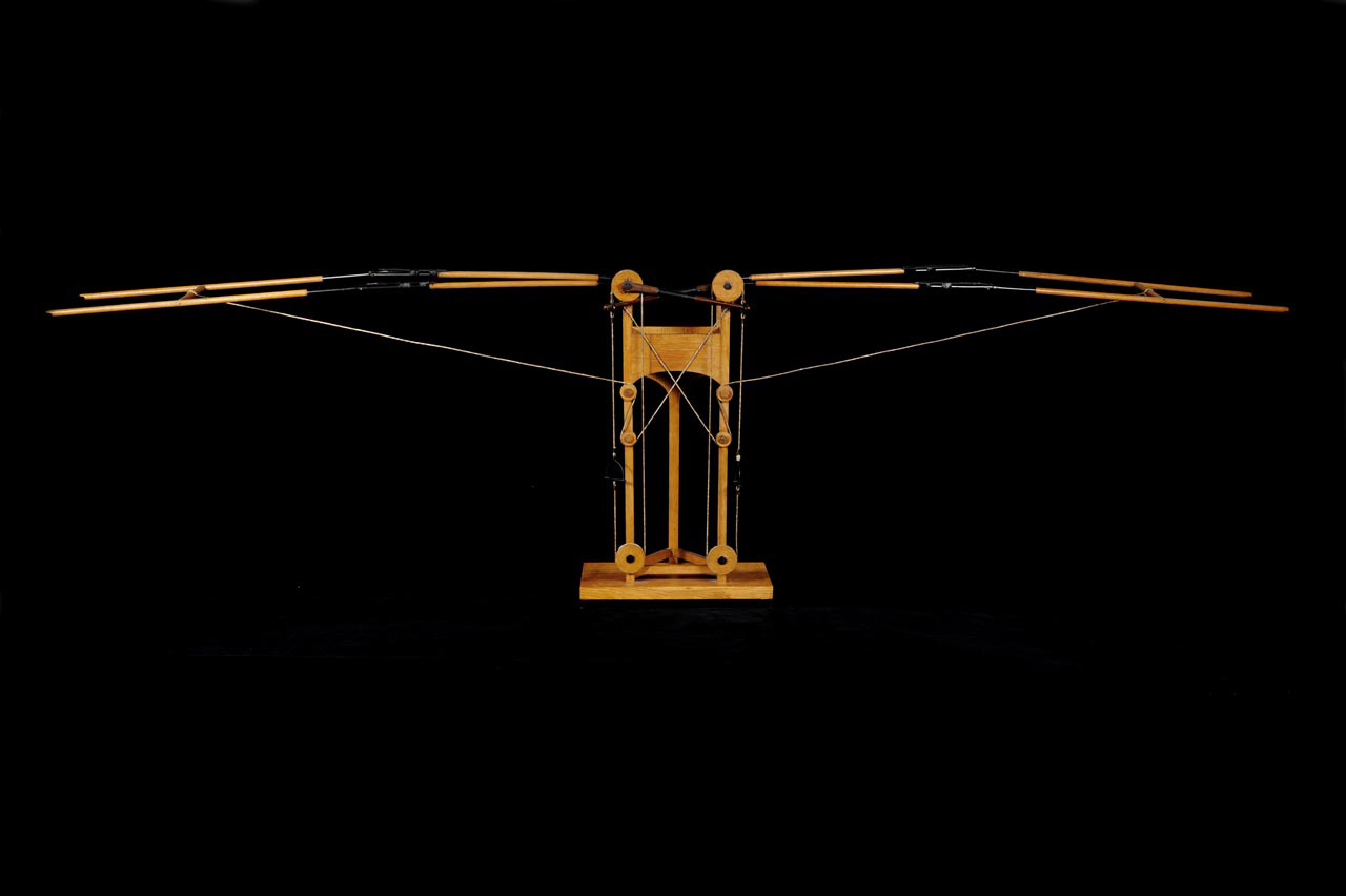 レオナルド・ダ・ヴィンチの羽ばたき飛行機の解釈模型