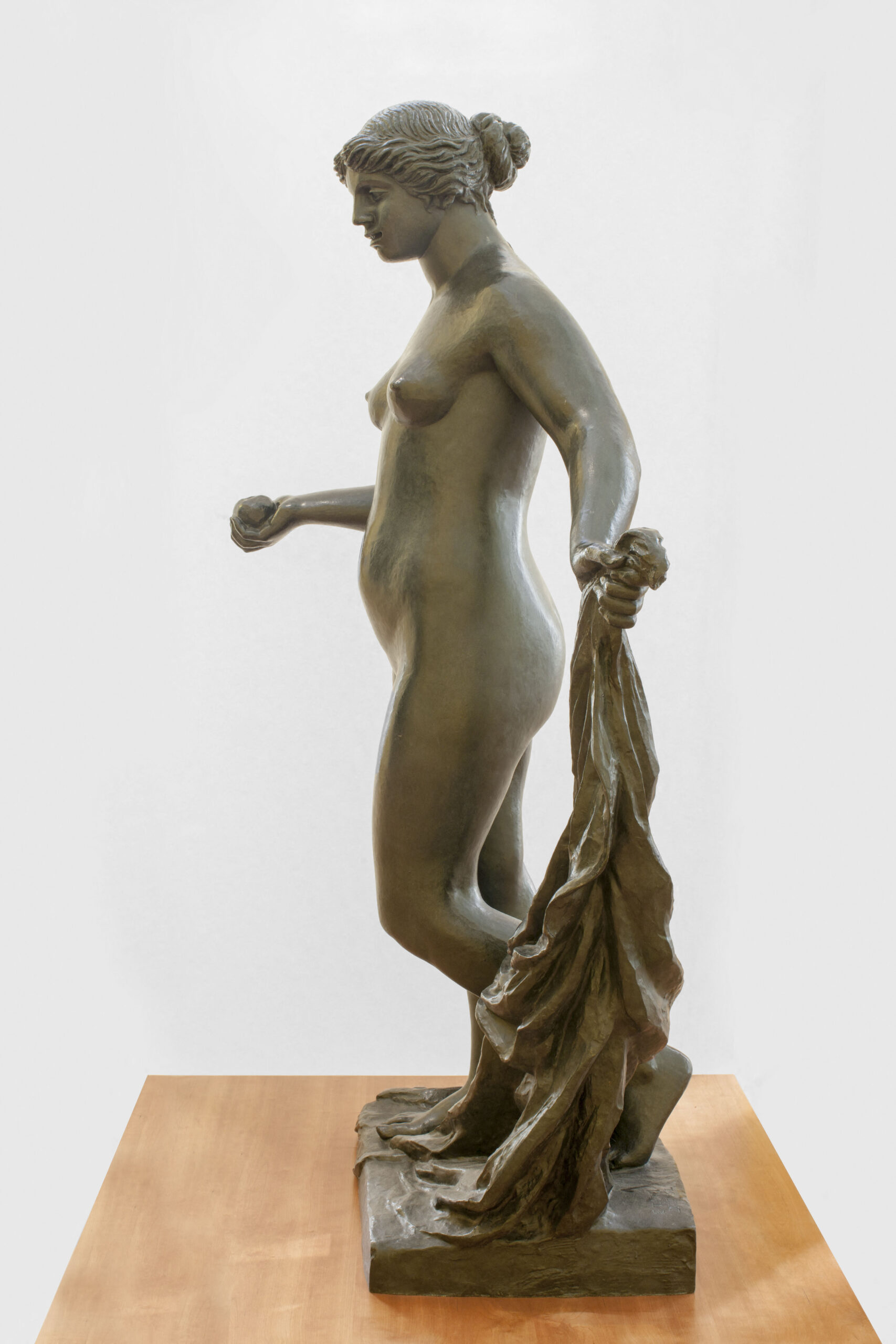 《勝利のヴィーナス》　ピエール＝オーギュスト・ルノワール、リシャール・ギノ　1914–1916年　ブロンズ　181×111×78cm　プティ・パレ