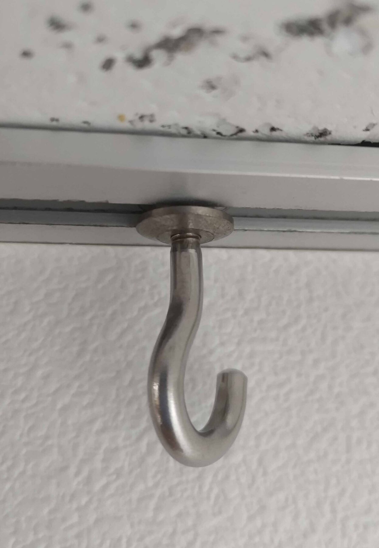天井のピクチャーレールに取り付ける天井フック