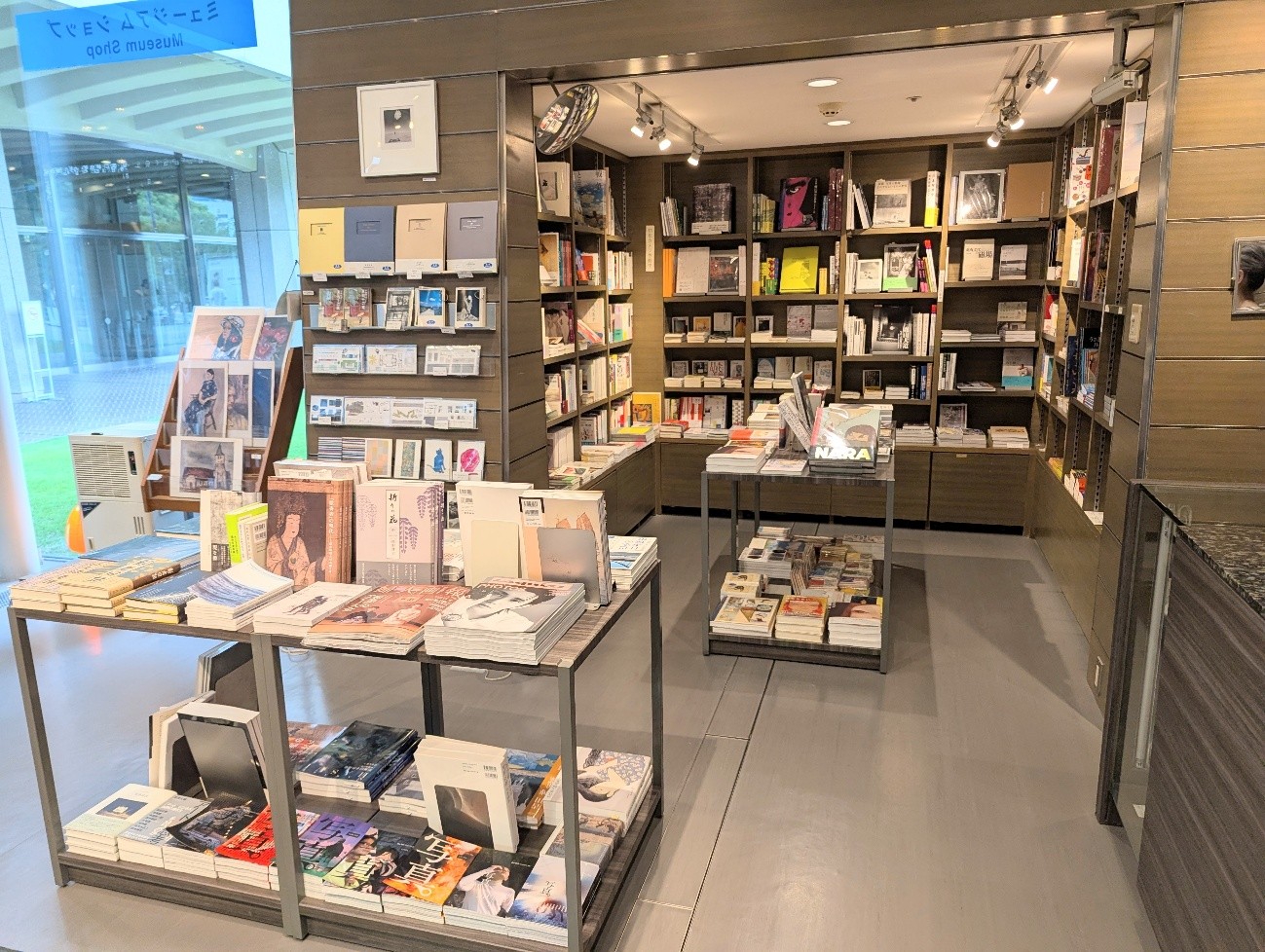 美術書コーナー